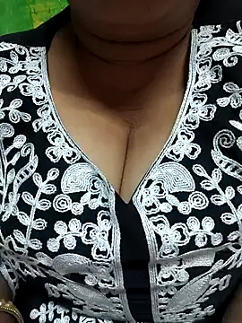 Snapshot of Rinki_Guptaa chatting on 01.29.25 Rinki Guptaa online show from 01.29.25