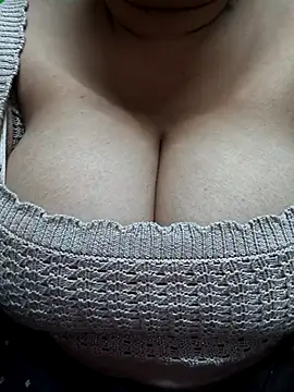 Snapshot of Rinki_Guptaa chatting on 02.15.25 Rinki Guptaa online show from 02.15.25