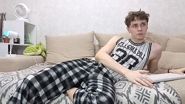 Snapshot of aqualidolly chatting on 12.16.24 aqualidolly online show from 12.16.24