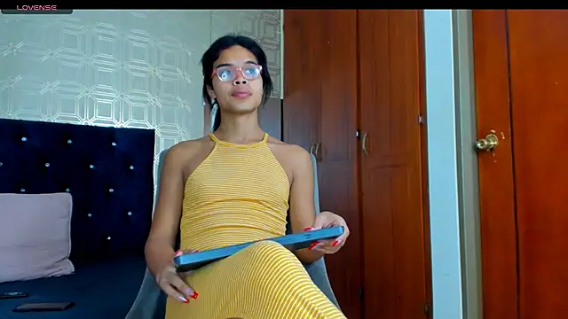 evelyn wine online show from 03.19.25