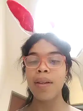 evelyn wine online show from 03.22.25