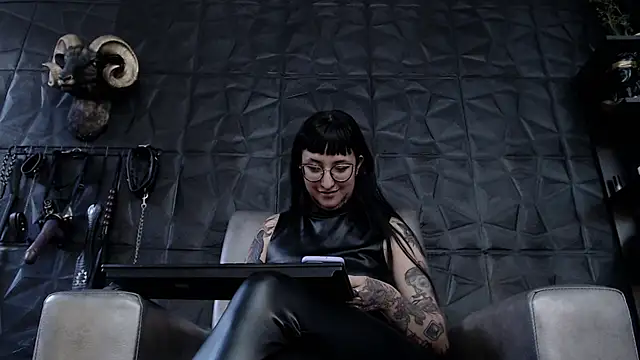 Snapshot of Agata_Darkness chatting on 12.14.25 Agata Darkness online show from 12.14.25