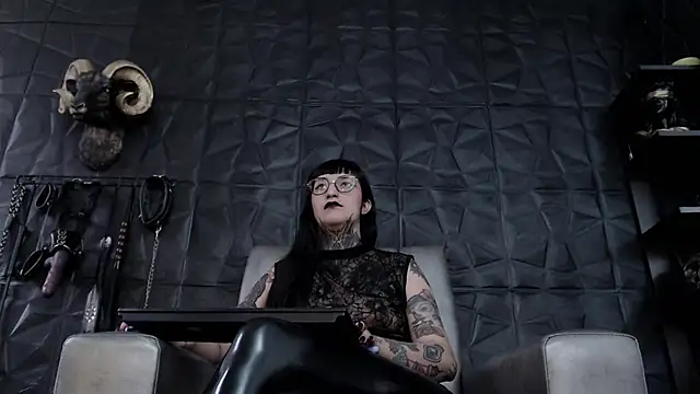 Snapshot of Agata_Darkness chatting on 12.21.25 Agata Darkness online show from 12.21.25