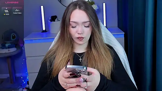 Evia r0se online show from 10.18.25