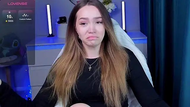 Evia r0se online show from 10.19.25