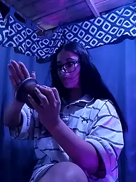 Luciauy online show from 12.03.24