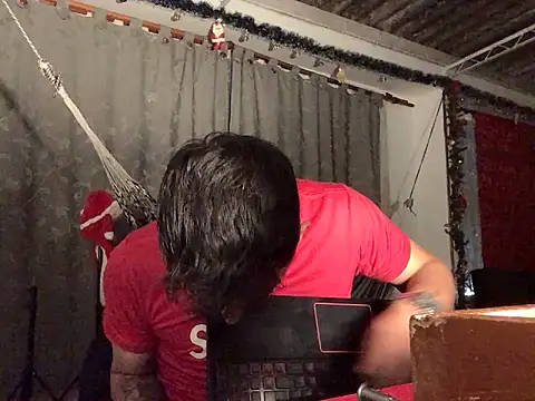 Snapshot of Aaron_hot2 chatting on 12.11.24 Aaron hot2 online show from 12.11.24