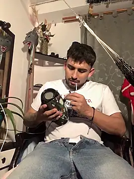 Snapshot of Aaron_hot2 chatting on 12.13.24 Aaron hot2 online show from 12.13.24