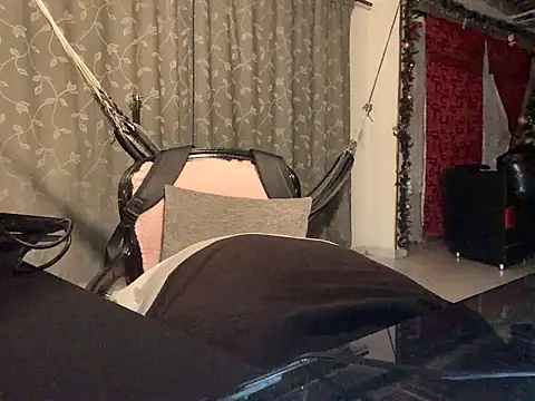 Snapshot of Aaron_hot2 chatting on 12.22.24 Aaron hot2 online show from 12.22.24