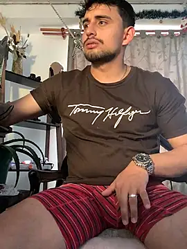 Snapshot of Aaron_hot2 chatting on 12.22.24 Aaron hot2 online show from 12.22.24