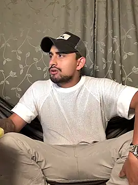 Snapshot of Aaron_hot2 chatting on 01.11.25 Aaron hot2 online show from 01.11.25