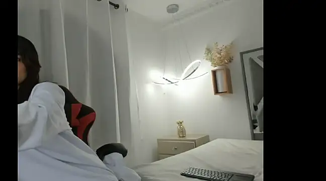 Snapshot of mia_and_masterboy chatting on 01.17.25 mia and masterboy online show from 01.17.25