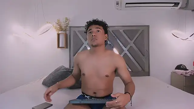 Snapshot of mia_and_masterboy chatting on 10.02.25 mia and masterboy online show from 10.02.25