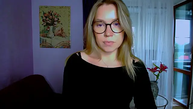 Snapshot of TaylorBre chatting on 09.24.25 TaylorBre online show from 09.24.25