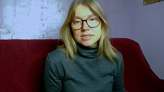 Snapshot of TaylorBre chatting on 10.11.25 TaylorBre online show from 10.11.25