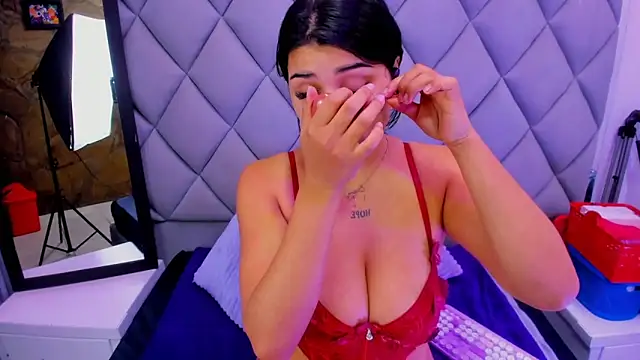 venusowen  online show from 10.29.25