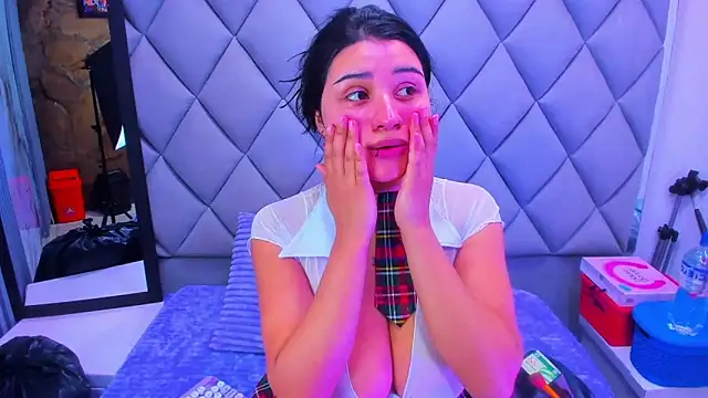 venusowen  online show from 11.29.25