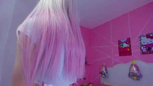 Snapshot of DaripQueen chatting on 12.17.24 DaripQueen online show from 12.17.24