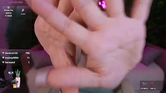 Snapshot of LovelyBell chatting on 03.08.25 LovelyBell online show from 03.08.25