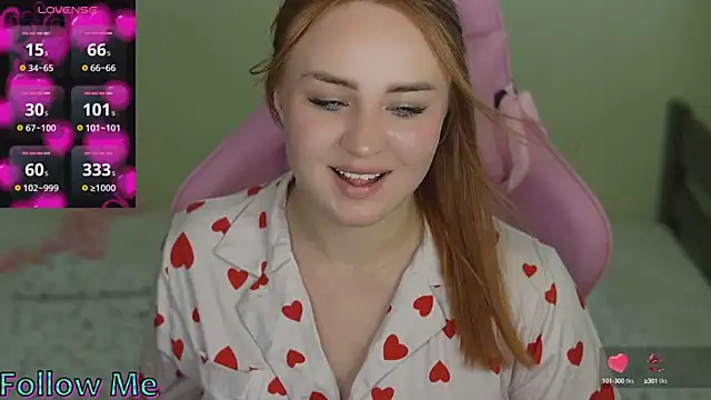 Snapshot of LovelyBell chatting on 09.23.25 LovelyBell online show from 09.23.25