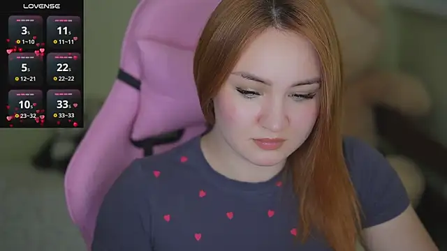 Snapshot of LovelyBell chatting on 10.18.25 LovelyBell online show from 10.18.25