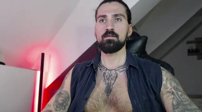 Snapshot of MateoHunk chatting on 01.01.25 MateoHunk online show from 01.01.25