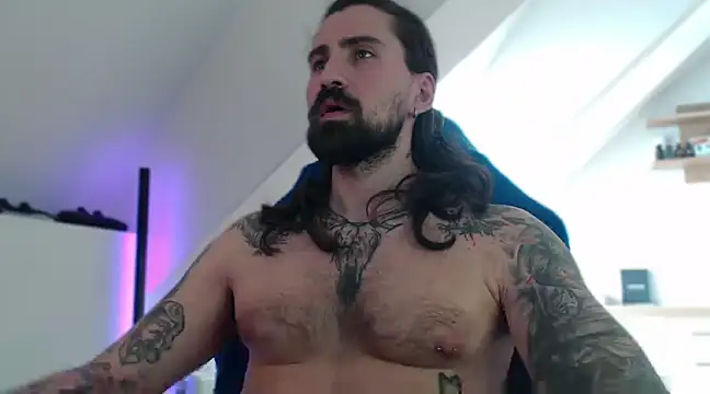 Snapshot of MateoHunk chatting on 03.07.25 MateoHunk online show from 03.07.25