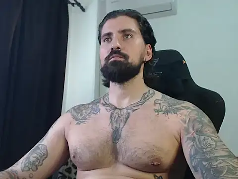 Snapshot of MateoHunk chatting on 09.10.25 MateoHunk online show from 09.10.25