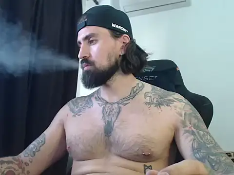 Snapshot of MateoHunk chatting on 09.11.25 MateoHunk online show from 09.11.25