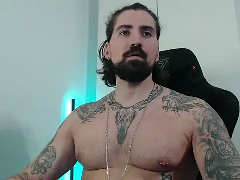 Snapshot of MateoHunk chatting on 10.18.25 MateoHunk online show from 10.18.25