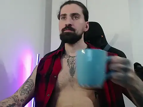 Snapshot of MateoHunk chatting on 11.23.25 MateoHunk online show from 11.23.25