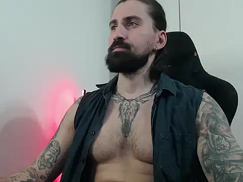 Snapshot of MateoHunk chatting on 11.30.25 MateoHunk online show from 11.30.25