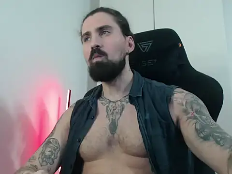 Snapshot of MateoHunk chatting on 12.04.25 MateoHunk online show from 12.04.25