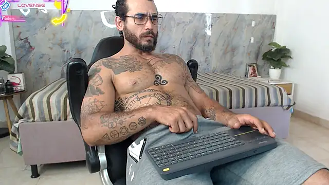 Snapshot of hanz_col chatting on 05.17.26 hanz col online show from 05.17.26