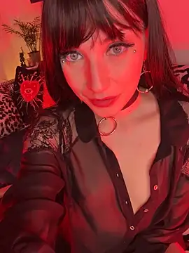 Snapshot of Sofia_Poly chatting on 11.11.25 Sofia Poly online show from 11.11.25