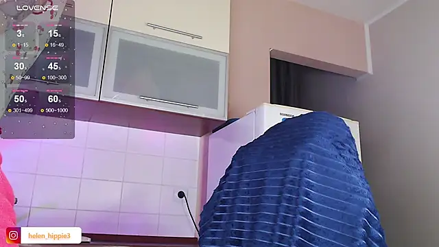 Snapshot of FoxRineHelen chatting on 09.18.25 FoxRineHelen online show from 09.18.25