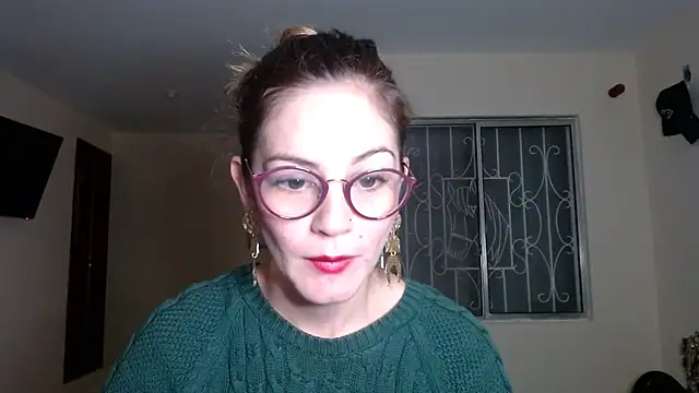 Snapshot of Hanny_24 chatting on 12.19.24 Hanny 24 online show from 12.19.24