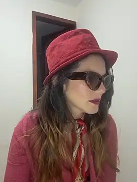 Snapshot of Hanny_24 chatting on 10.10.25 Hanny 24 online show from 10.10.25