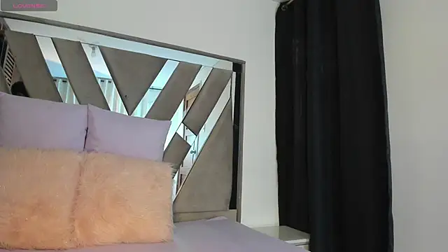 sara williams01 online show from 11.18.25