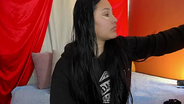 Little Ivy online show from 11.06.25