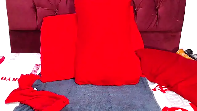 Honeybumsx32 online show from 01.05.26