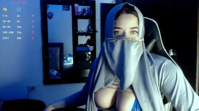 Snapshot of janna_isa chatting on 09.13.25 janna isa online show from 09.13.25