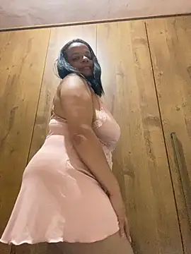 Snapshot of lomagata chatting on 11.29.25 lomagata online show from 11.29.25