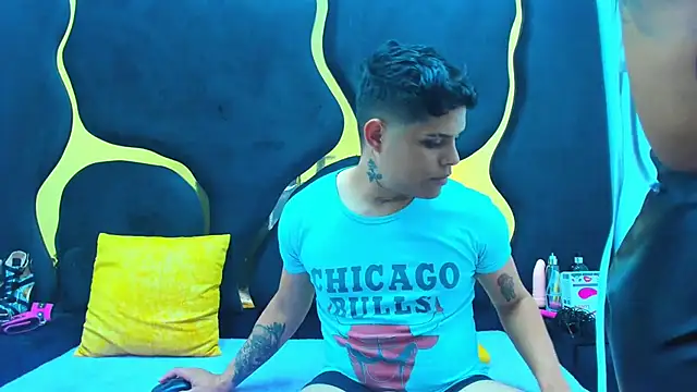 Snapshot of MelissaAndZeuss chatting on 03.12.25 MelissaAndZeuss online show from 03.12.25