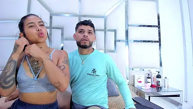 Snapshot of MelissaAndZeuss chatting on 10.08.25 MelissaAndZeuss online show from 10.08.25