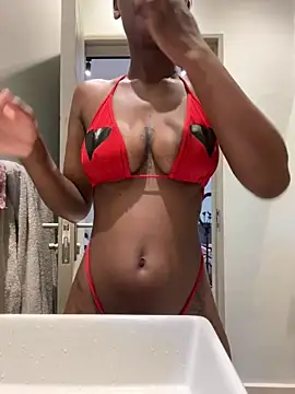 Snapshot of mmbaliii chatting on 10.31.25 mmbaliii online show from 10.31.25