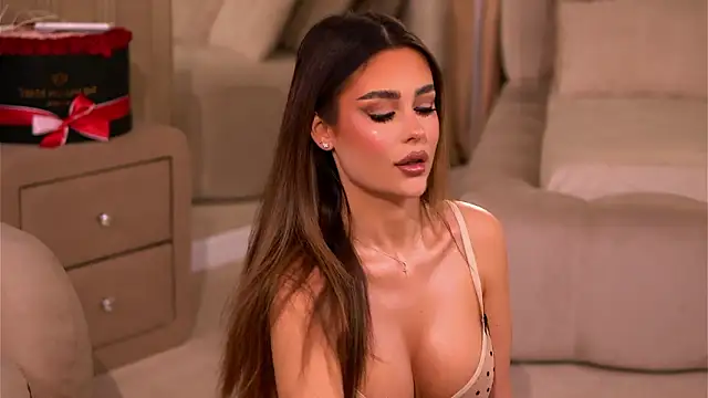 Snapshot of YasmineShaw chatting on 02.18.26 YasmineShaw online show from 02.18.26