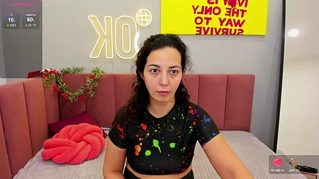 Snapshot of Linda_Insatiable chatting on 01.05.25 Linda Insatiable online show from 01.05.25