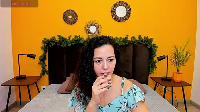 Snapshot of Linda_Insatiable chatting on 01.11.25 Linda Insatiable online show from 01.11.25