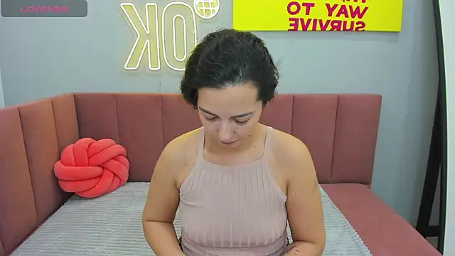 Snapshot of Linda_Insatiable chatting on 02.07.25 Linda Insatiable online show from 02.07.25